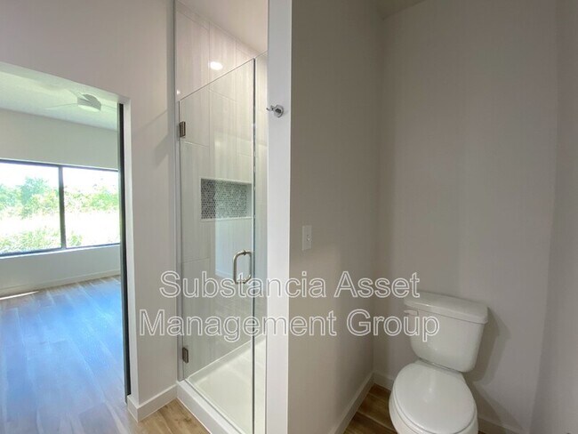 Foto del edificio - 1683 Midtown Pl