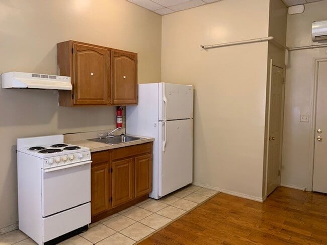 Building Photo - 275 Herr St