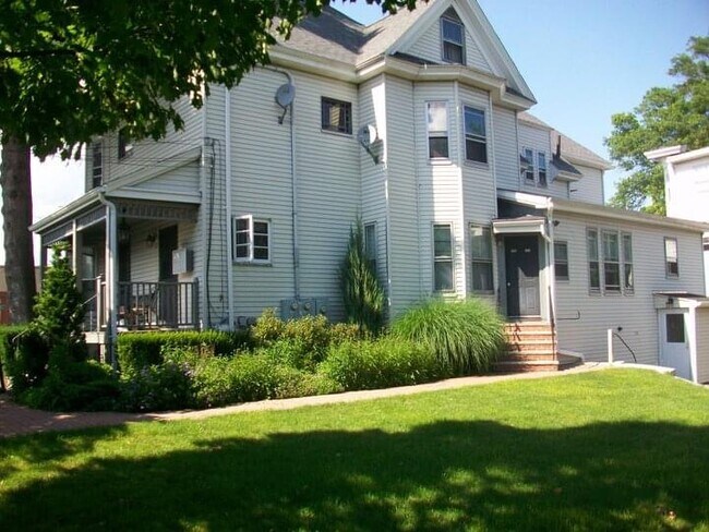 Building Photo - 160 Franklin St