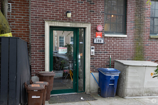 Entrance - 300 20th St