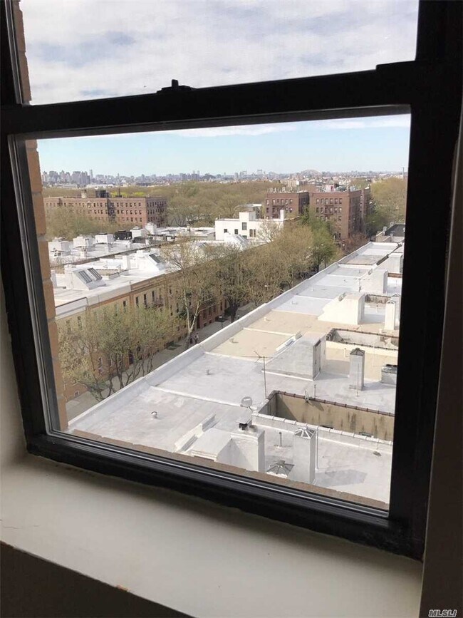 Foto del edificio - 49-07-49-43 43rd Ave