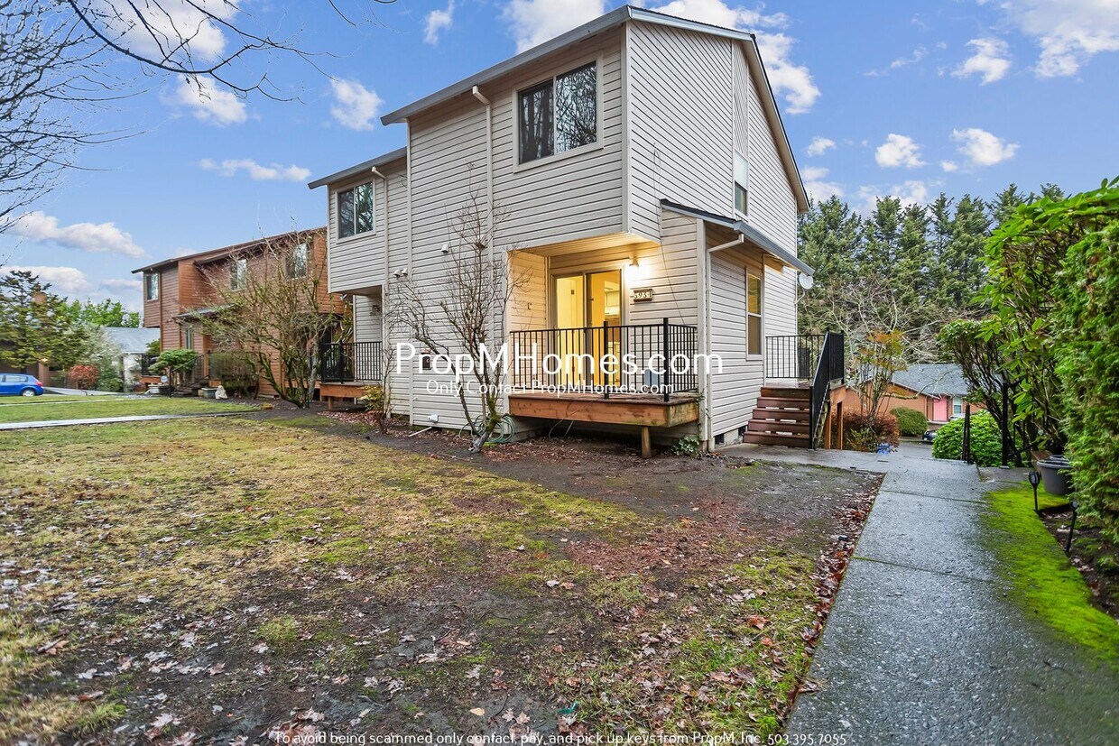Primary Photo - Charming Hillsdale/Multnomah Village Livin...