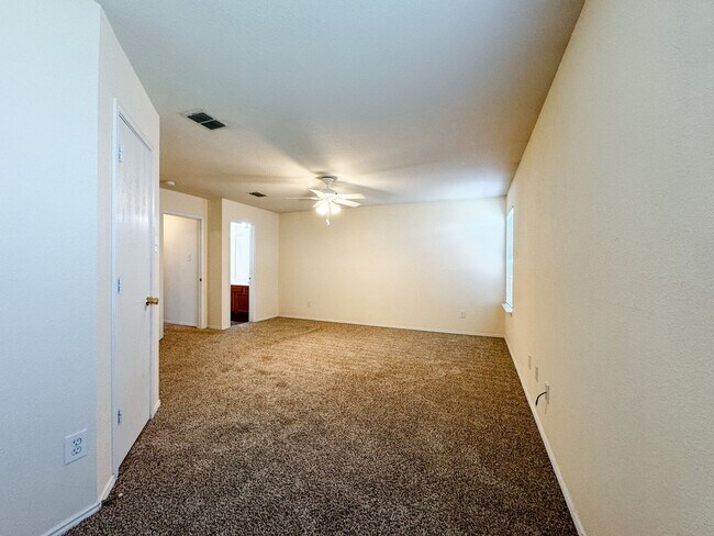 Building Photo - Adorable 2 bed, 2 bath home in Everman ISD
