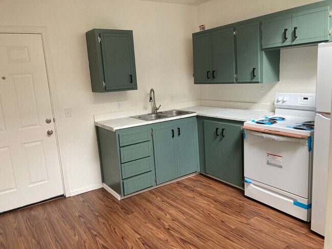 Building Photo - 2602 6th Avenue, Unit 2