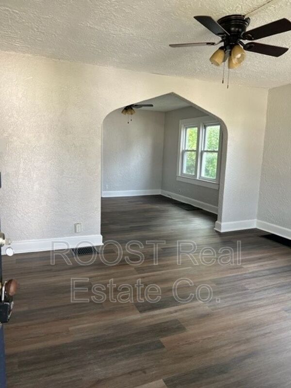 Building Photo - 1124 Rodgers Dr
