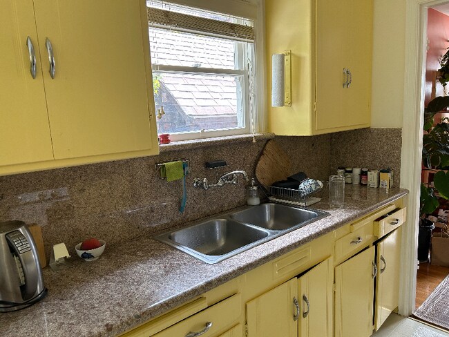 Foto del edificio - 2626 Benvenue Ave