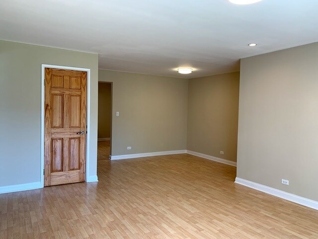 Building Photo - 9463 Bay Colony Dr