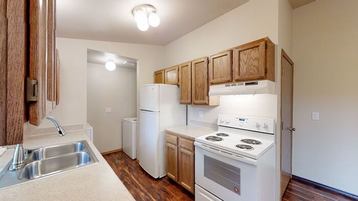 Primary Photo - Charming 2 Bedroom Fenced Duplex in Puyall...