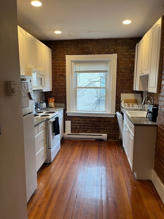 Building Photo - 915 Beacon St