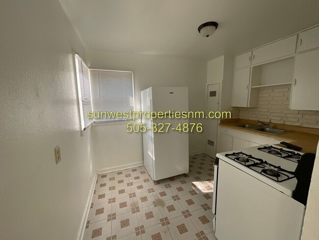 Foto del edificio - 1 Bed 1 Bath Apartment Home-ALL UTILITIES ...