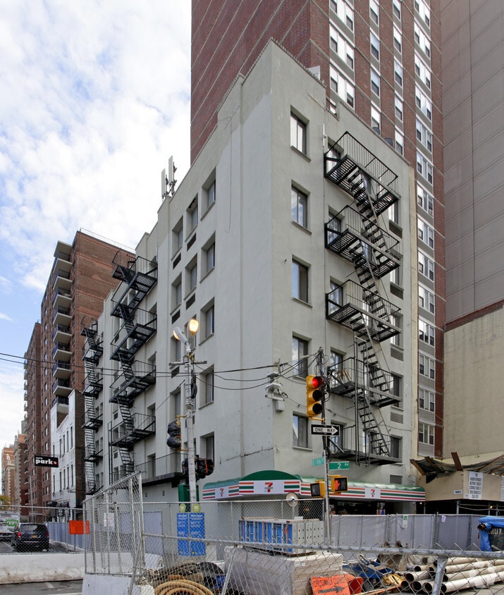 Primary Photo - 300 E 96th St