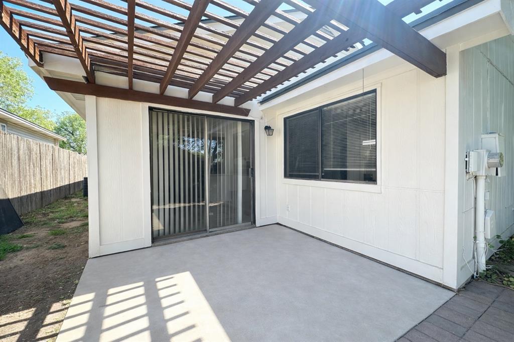 Foto del edificio - 12300 Emery Oaks Rd