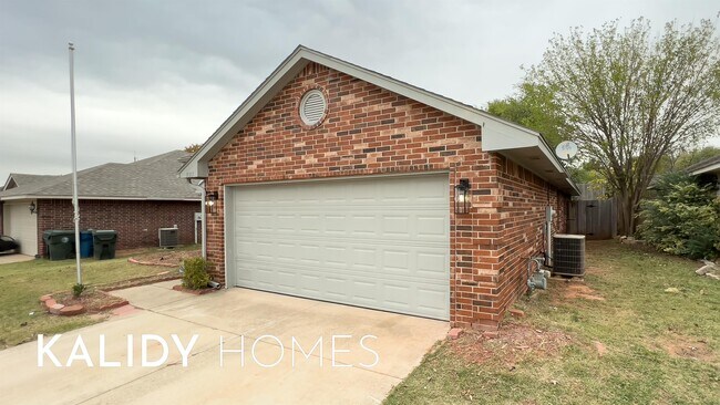 Building Photo - 9317 Apple Dr