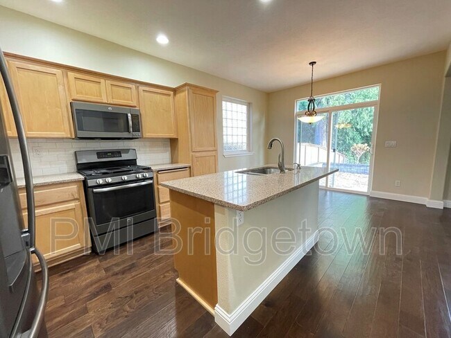 Building Photo - 266 NE 47th Pl