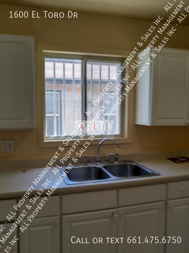 Building Photo - 1600 El Toro Dr