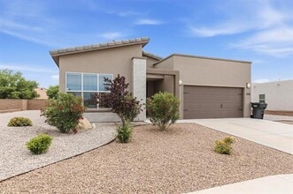 Building Photo - Pristine Four Bedroom 2 Bath home in Mesa Village