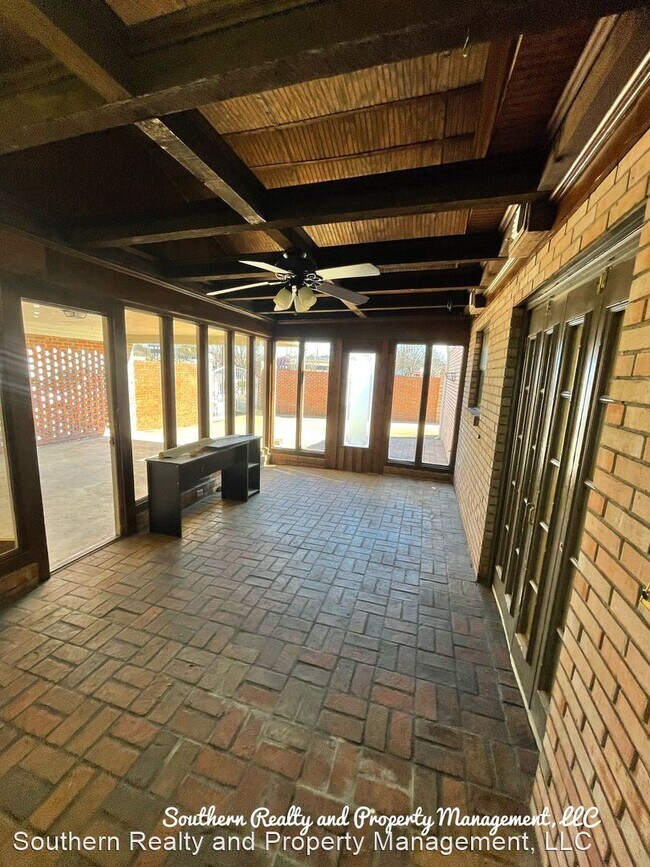 Building Photo - 3 br, 2 bath House - 2915 Canterbury Court
