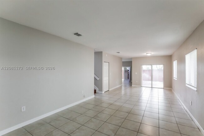 Foto del edificio - 3432 NE 3rd Dr