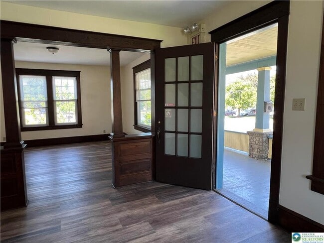 Building Photo - 165 E Brown St