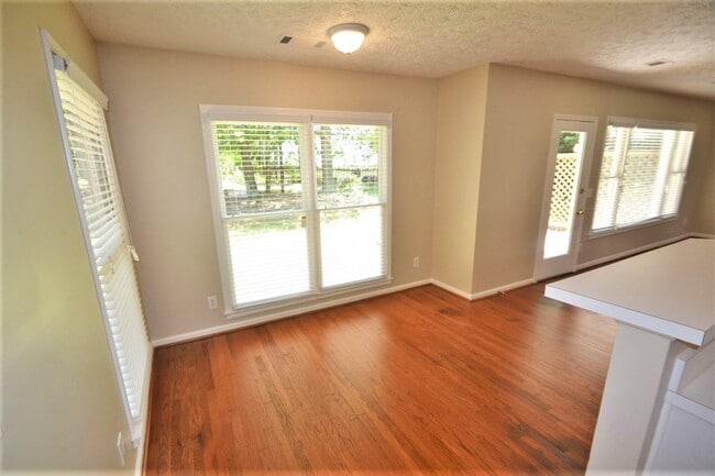 Building Photo - 2601 Dreux Ct NW