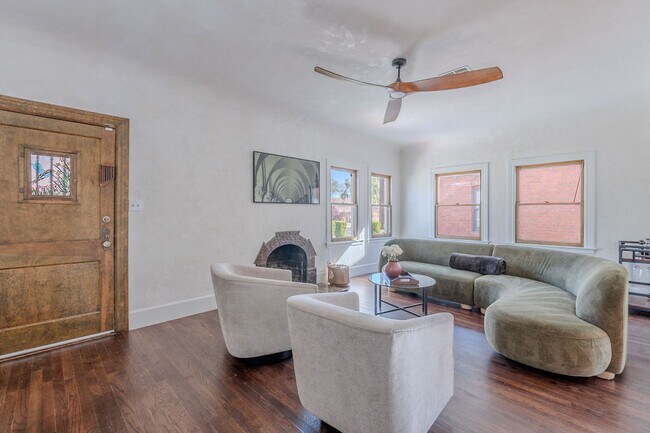 Foto del edificio - Rare 2 Bed 2 Bath Remolded Home in FQ Hist...