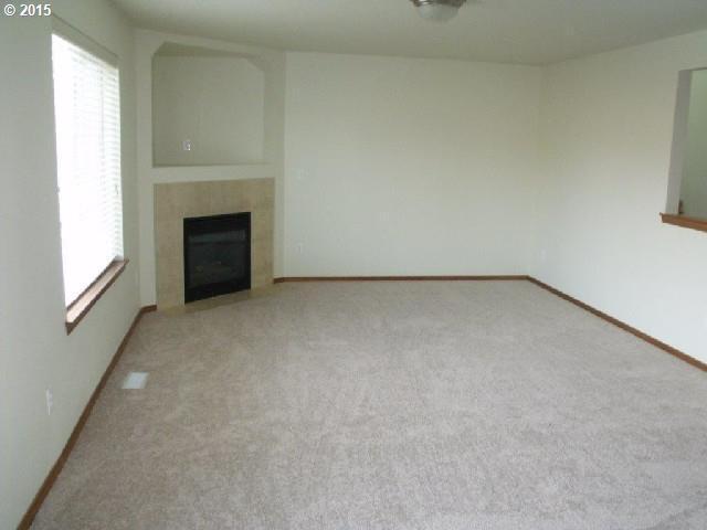 Foto del edificio - Spacious 4 Bedroom Home w/ Fully Fenced Yard & 2 Car Garage!