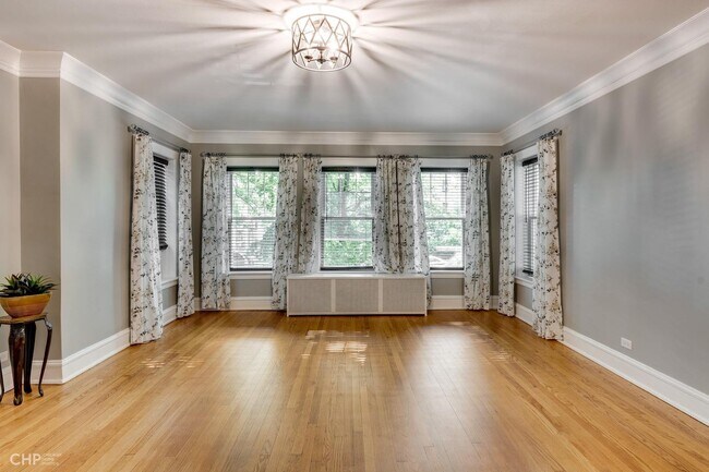 Foto del edificio - 7548 N Oakley Ave