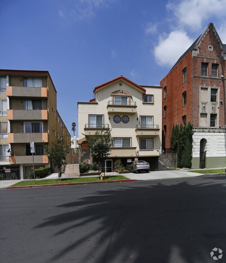 Building Photo - 333 S Manhattan Pl