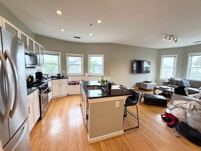 WOW!!! CENTRAL AIR! BAY WINDOWS! ALLSTON 4 BED GEM! - WOW!!!  CENTRAL AIR!  BAY WINDOWS!  ALLSTON 4 BED GEM! House