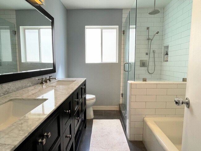 Foto del edificio - 404 San Vicente Blvd