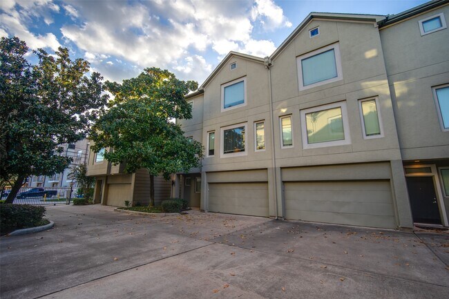 Foto del edificio - 4430 Center St