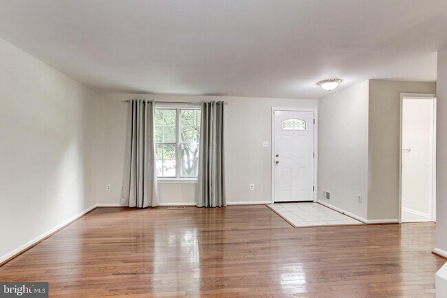 Foto del edificio - 6639 Rockleigh Way