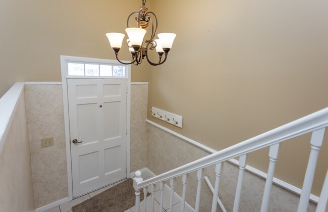 Building Photo - Large 3 Bed 1.5 Bath Maumee Home!