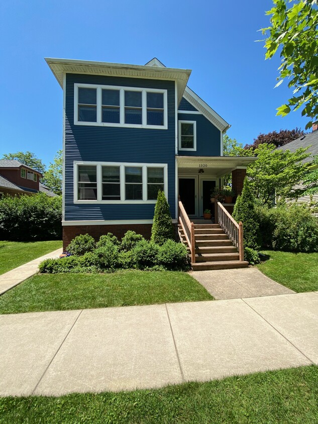 Primary Photo - 1320 Ashland Ave