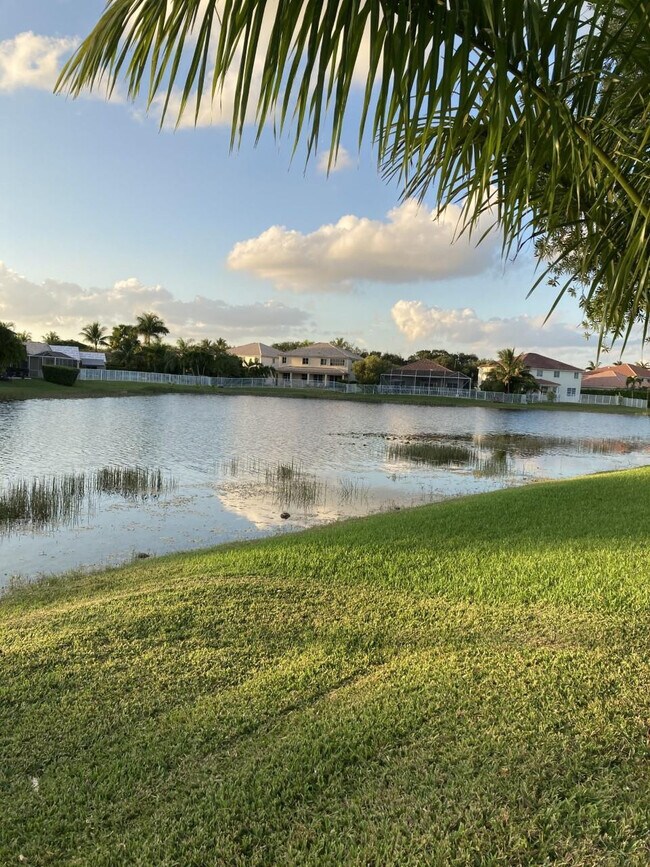 Foto del edificio - 4382 Fox Ridge Dr