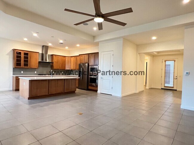 Foto del edificio - Four Bedroom Home in the Gated Sam Hughes neighborhood.