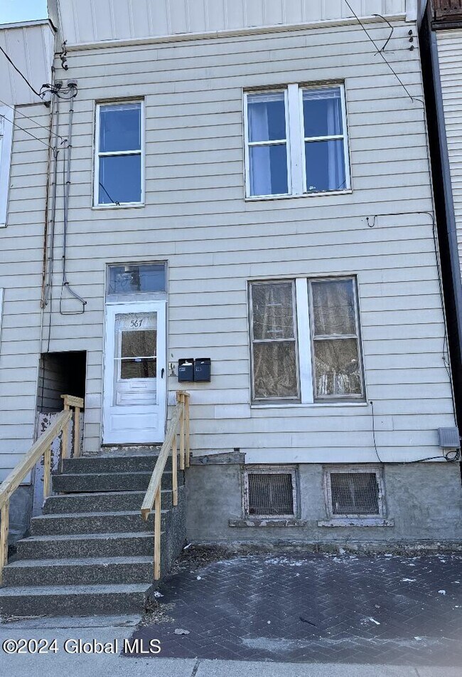 Building Photo - 567 1st St