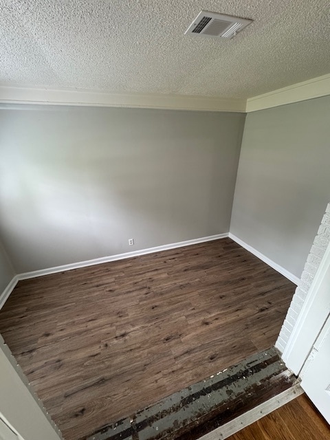 Building Photo - 2423 Larose Ave