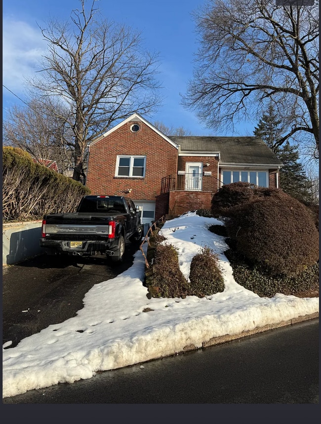 Building Photo - 639 Oakdene Ave