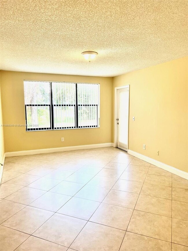 Foto del edificio - 4561 W McNab Rd