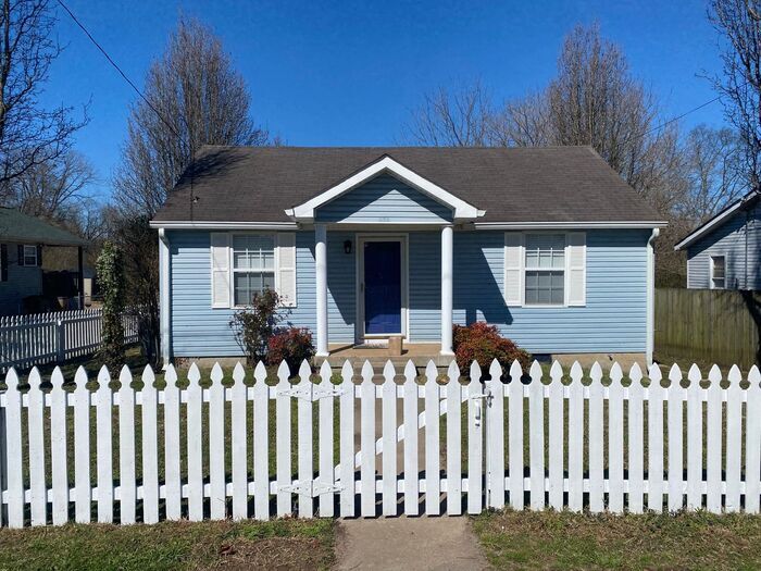 Primary Photo - Renovated 3 Bedroom House in West Nash - T...