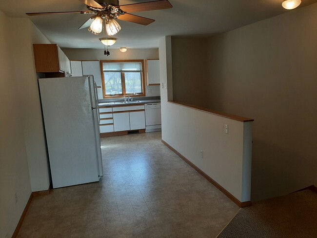 Building Photo - 110 Maple Ct