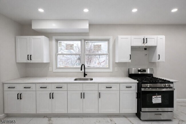 Foto del edificio - 310 Winans Ave