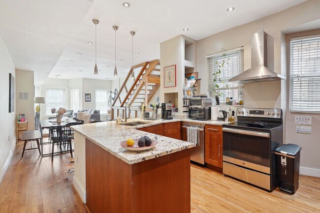 Foto del edificio - Beautiful 3br/4ba Columbia Heights Home wi...