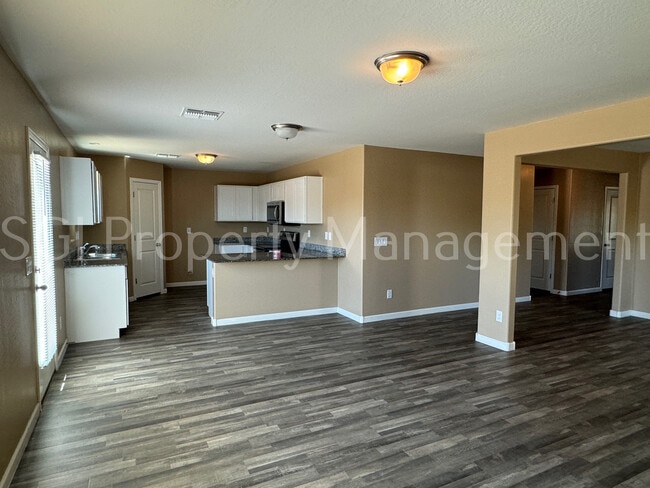 Building Photo - 215 W Bobcat Ct