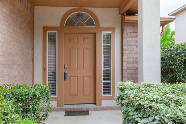 Foto del edificio - 906 Aiken Dr