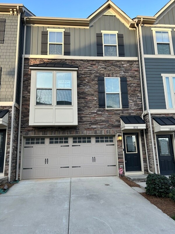 Building Photo - 1810 Shumard Ln