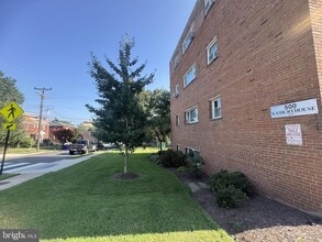 Building Photo - 500 S Courthouse Rd