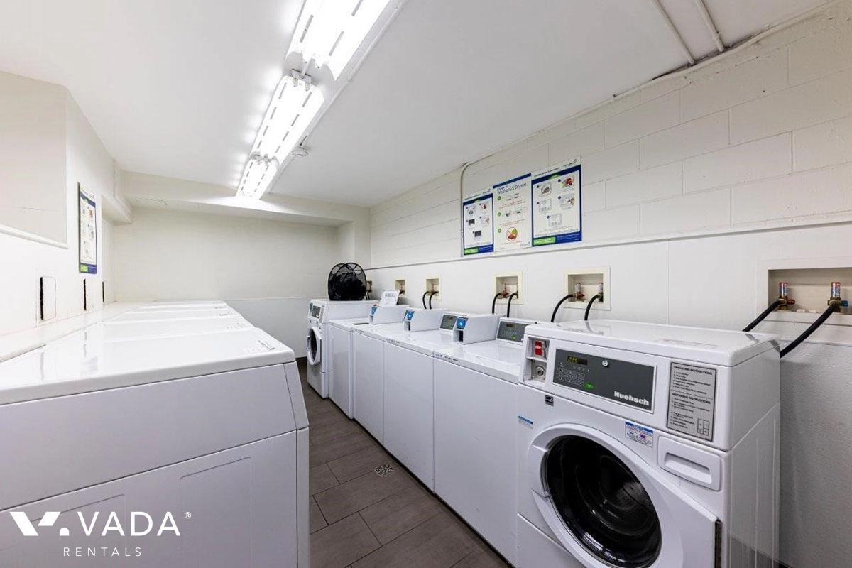 Photo du bâtiment - Anchor Point Apartment For Rent 414-1333 H...