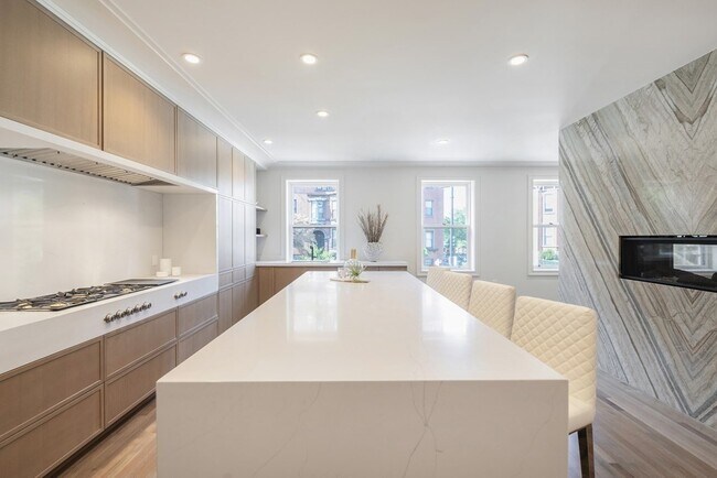 Building Photo - 401 Beacon St